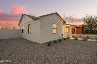 9042 N 3rd Ave in Phoenix, AZ - Building Photo - Building Photo