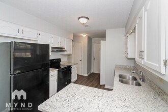 4056 Friendly Way in Memphis, TN - Foto de edificio - Building Photo