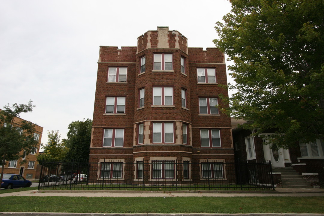 8001 S Bishop St in Chicago, IL - Building Photo