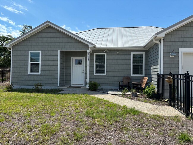 108 Evergreen Ln in Pine Knoll Shores, NC - Building Photo - Building Photo