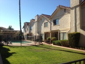 931       Martin Dr in Escondido, CA - Building Photo - Building Photo