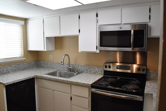 142 Arcadia Dr in Vacaville, CA - Building Photo - Building Photo