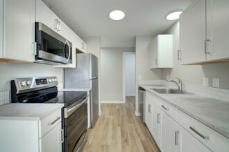 13737 32nd Ave NE, Unit 4 in Seattle, WA - Building Photo - Building Photo