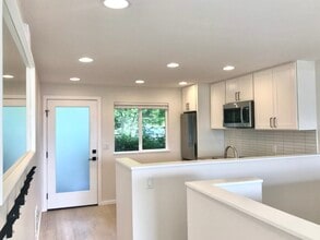 4253 Palatine Ave N in Seattle, WA - Foto de edificio - Building Photo