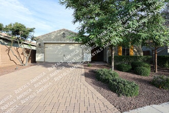 2616 W Perola Dr in Phoenix, AZ - Foto de edificio - Building Photo