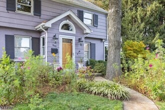 460 Grove St in Montclair, NJ - Building Photo - Building Photo