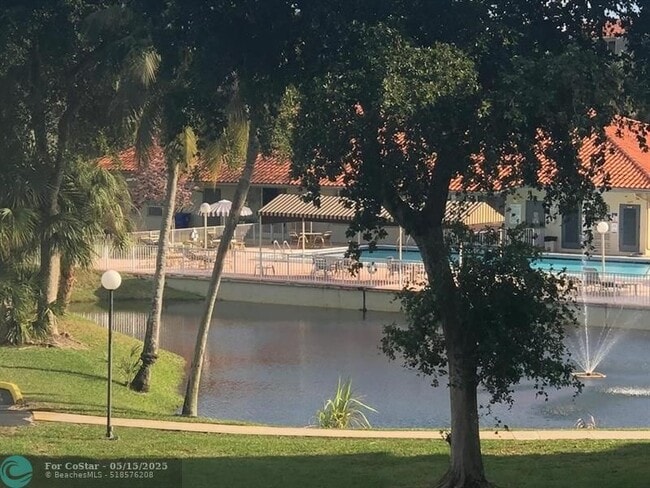 1800 N Lauderdale Ave in North Lauderdale, FL - Foto de edificio - Building Photo