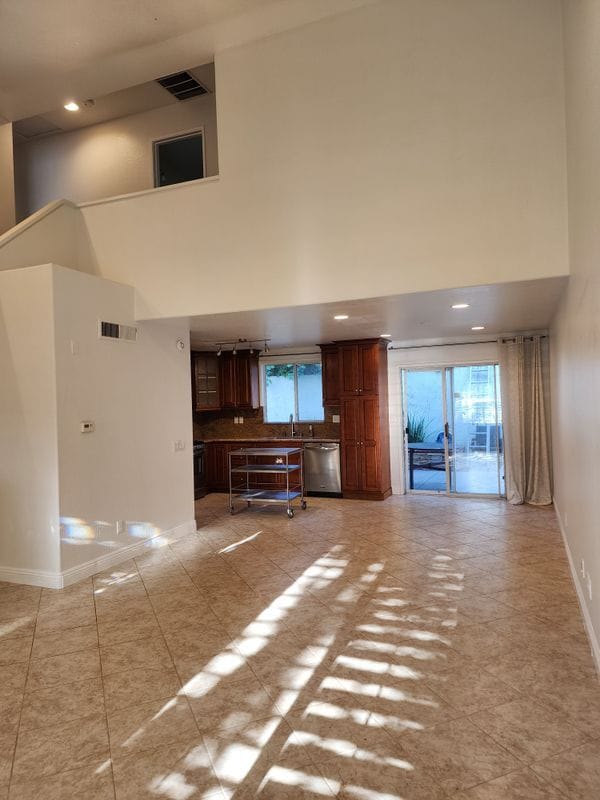 360 N Pauline St, Unit 562 in Anaheim, CA - Building Photo - Building Photo