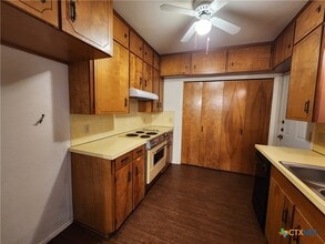 1274 Hillcrest Dr in New Braunfels, TX - Building Photo - Building Photo