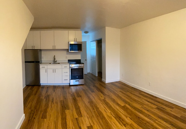 1207 E Main St