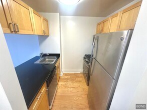 323 W 96th St in New York, NY - Building Photo - Building Photo