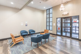 Seventh Place Apartments in St. Paul, MN - Building Photo - Lobby