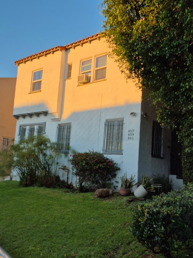 861 N Alexandria Ave, Unit 861