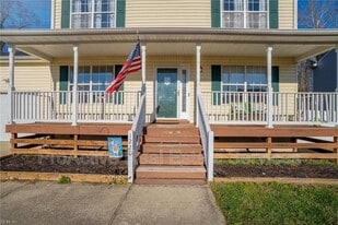 1220 Woods Edge Cir in Suffolk, VA - Building Photo