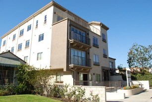 Holt Townhomes in Los Angeles, CA - Building Photo