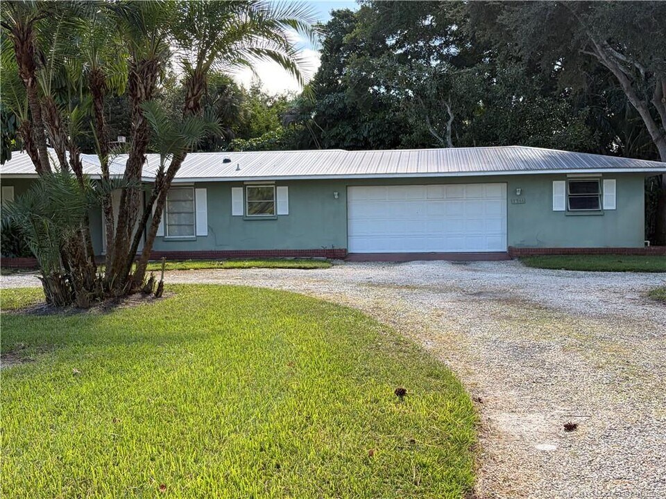 1346 NW Pine Ridge Trail in Stuart, FL - Building Photo