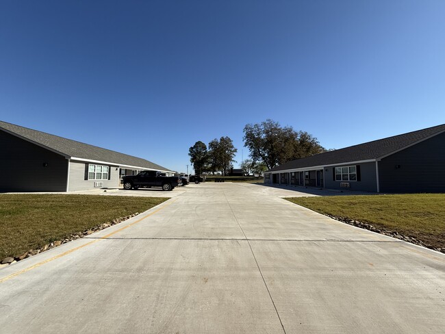 36 County Road 4230, Unit 202 in Pittsburg, TX - Foto de edificio - Building Photo