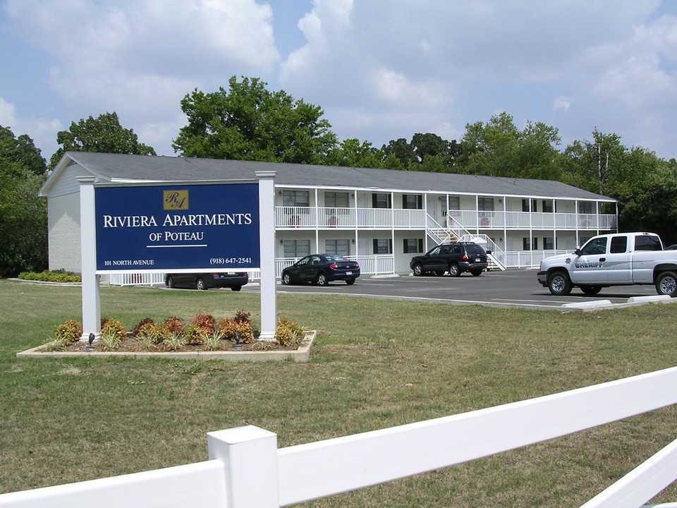 Riviera Apartments in Poteau, OK - Building Photo