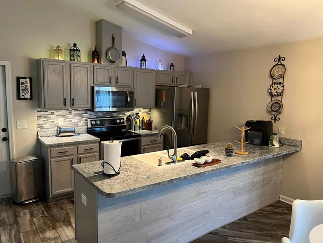 8467 Hannary Dr in Tallahassee, FL - Building Photo - Building Photo