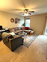 3307 Wyndham Cir, Unit 1168 in Alexandria, VA - Foto de edificio - Building Photo