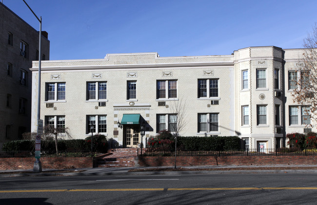 3022-3026 Wisconsin Ave NW in Washington, DC - Foto de edificio - Building Photo