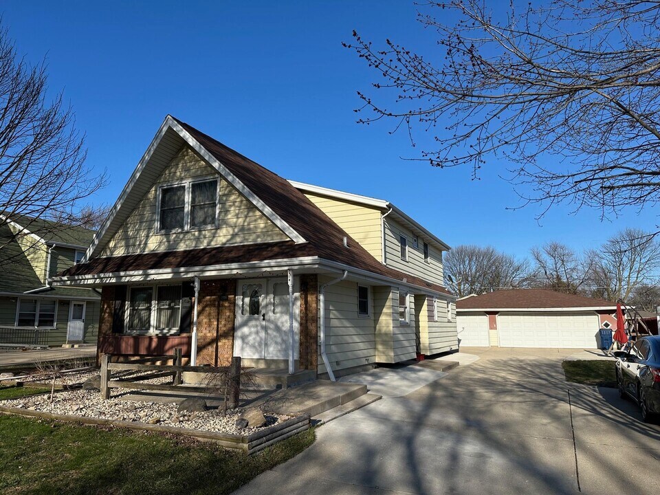 5270 S 26th St in Milwaukee, WI - Building Photo
