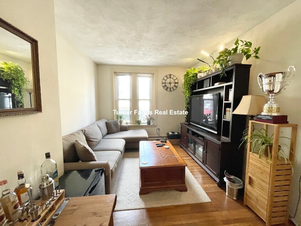 1464 Tremont St, Unit 1 in Boston, MA - Building Photo