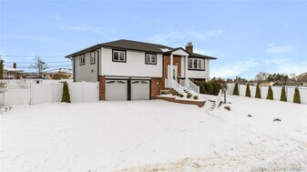 89 Harvest Ln in Commack, NY - Building Photo