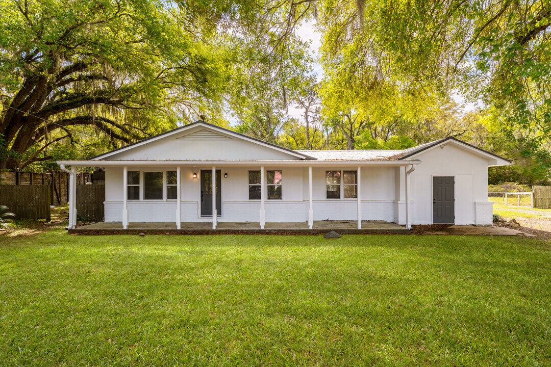 181 E Center St in Perry, FL - Building Photo
