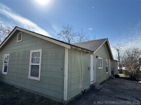 102 S Hickory St in Sapulpa, OK - Building Photo