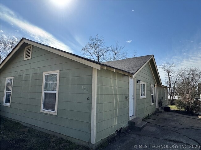 property at 102 S Hickory St