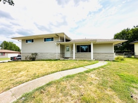 2801 S Minnesota Ave in Joplin, MO - Building Photo