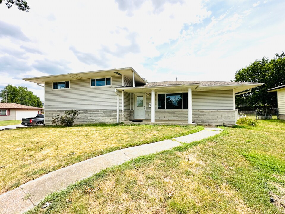 2801 S Minnesota Ave in Joplin, MO - Building Photo