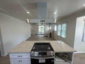 311 W Newmark Ave, Unit House in Monterey Park, CA - Foto de edificio - Building Photo