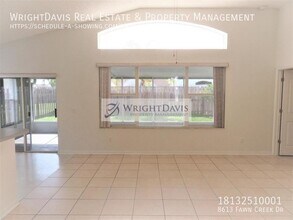 8613 Fawn Creek Dr in Tampa, FL - Building Photo - Building Photo