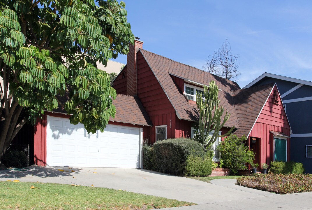 7102 Jordan Ave in Canoga Park, CA - Building Photo