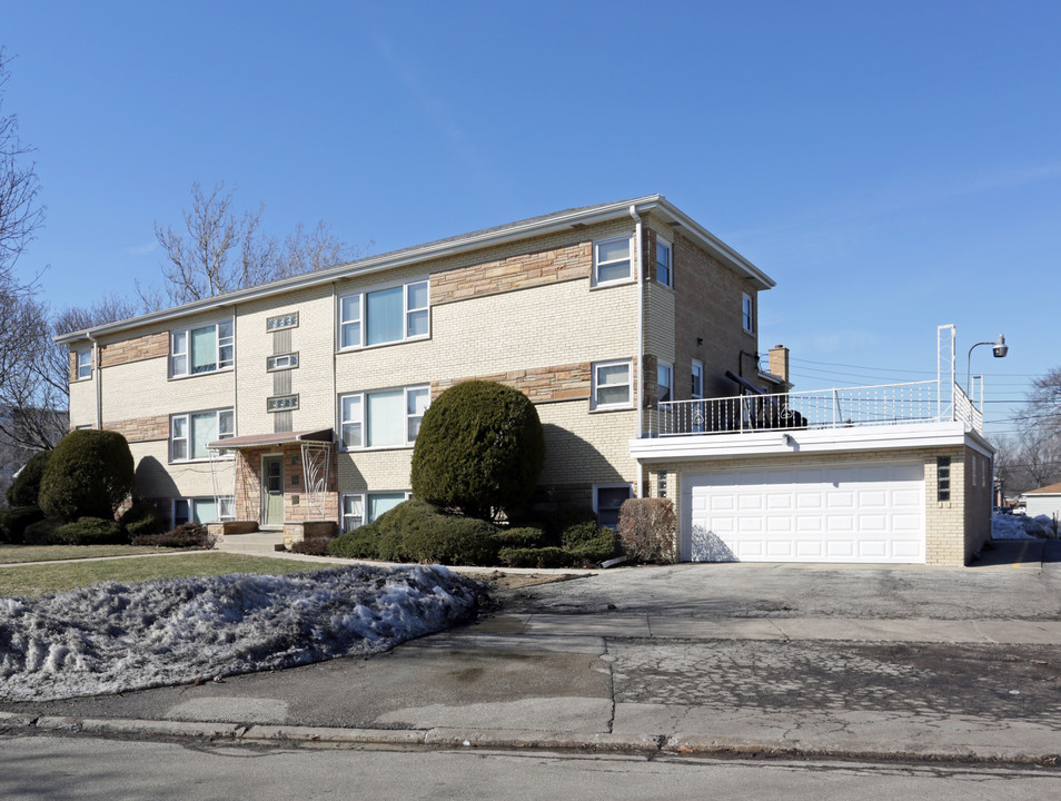 106 Dolores Dr in Bensenville, IL - Foto de edificio