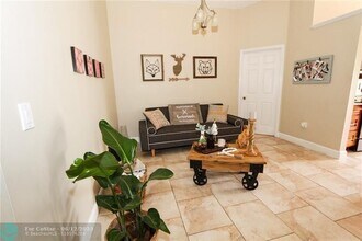 181 Alhambra Way in Weston, FL - Building Photo - Building Photo