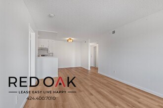 11817 Victory Blvd in Los Angeles, CA - Building Photo - Building Photo