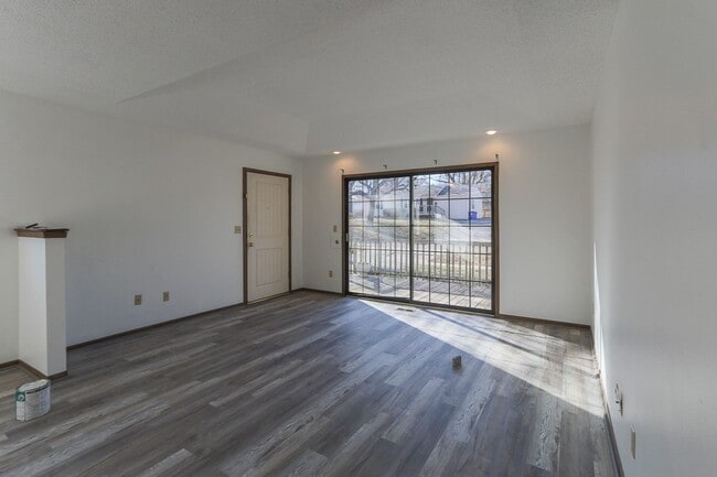 8515 Robinson St in Overland Park, KS - Building Photo - Building Photo