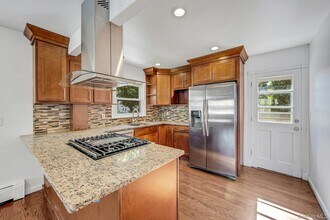 105 Bradford St in Harrison, NY - Building Photo - Building Photo