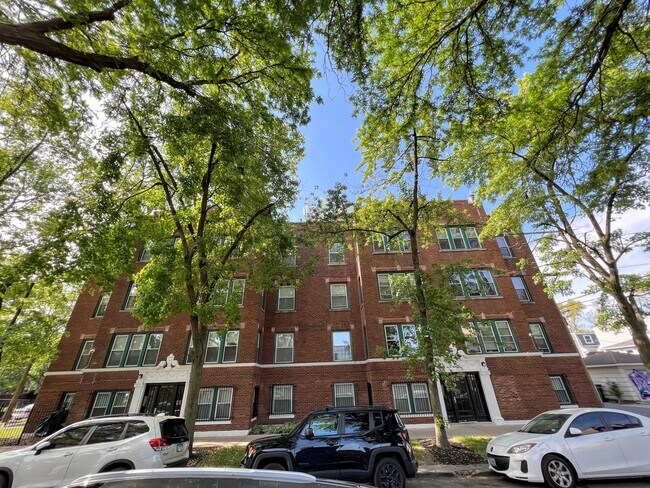 property at 3607 W Ainslie St
