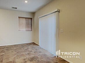 9256 W Sunny Oven Ct in Las Vegas, NV - Building Photo - Building Photo