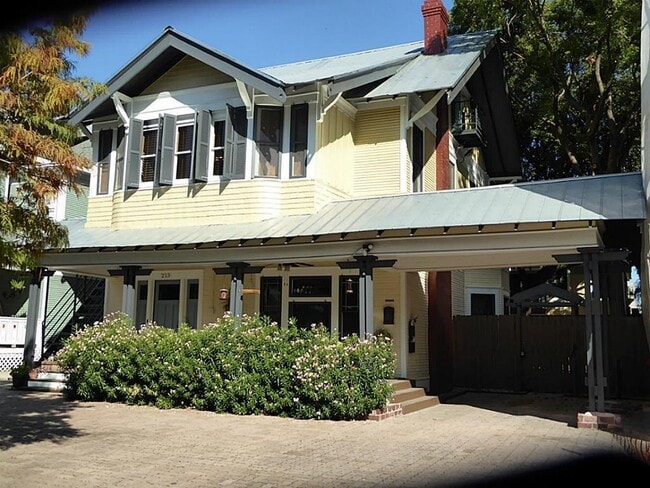 213 Stratford St