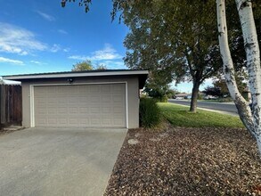 1 Cypress Dr in Woodland, CA - Building Photo - Building Photo