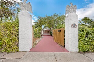 335 Malverne Rd in West Palm Beach, FL - Building Photo