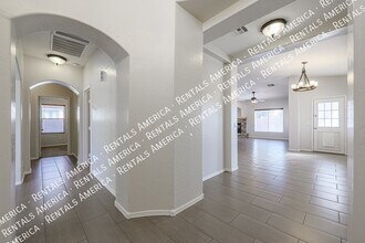 15029 W Wethersfield Rd in Surprise, AZ - Foto de edificio - Building Photo