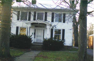 329 Park Ave in Medina, NY - Building Photo