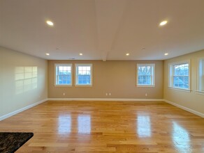 628 Trapelo Rd, Unit 2 in Belmont, MA - Building Photo - Building Photo