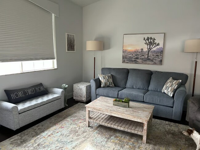 7712 Himalayas Ave in Las Vegas, NV - Foto de edificio - Building Photo